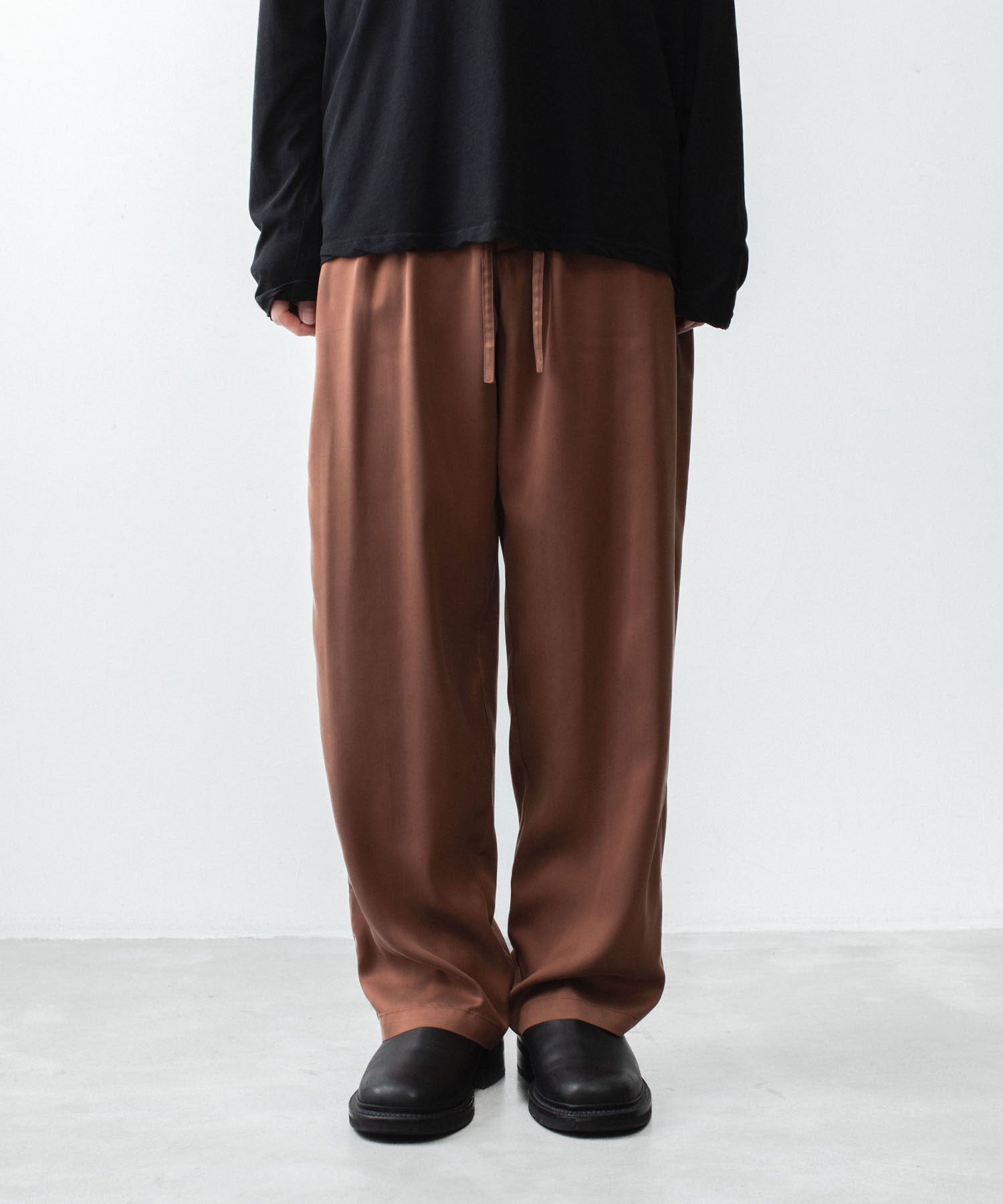 ATTACHMENT /アタッチメント】CU/PE FIBRIL SATIN EASY TROUSERS - L 