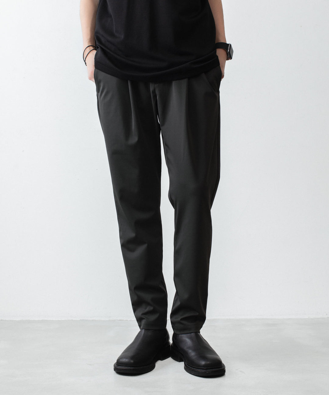 ATTACHMENT / EXCLUSIVE ITEMアタッチメントのLUCA MATTE TWIST REGULAR FIT EASY TROUSERS - D.KHAKIの公式通販サイトsession福岡セレクトショップ