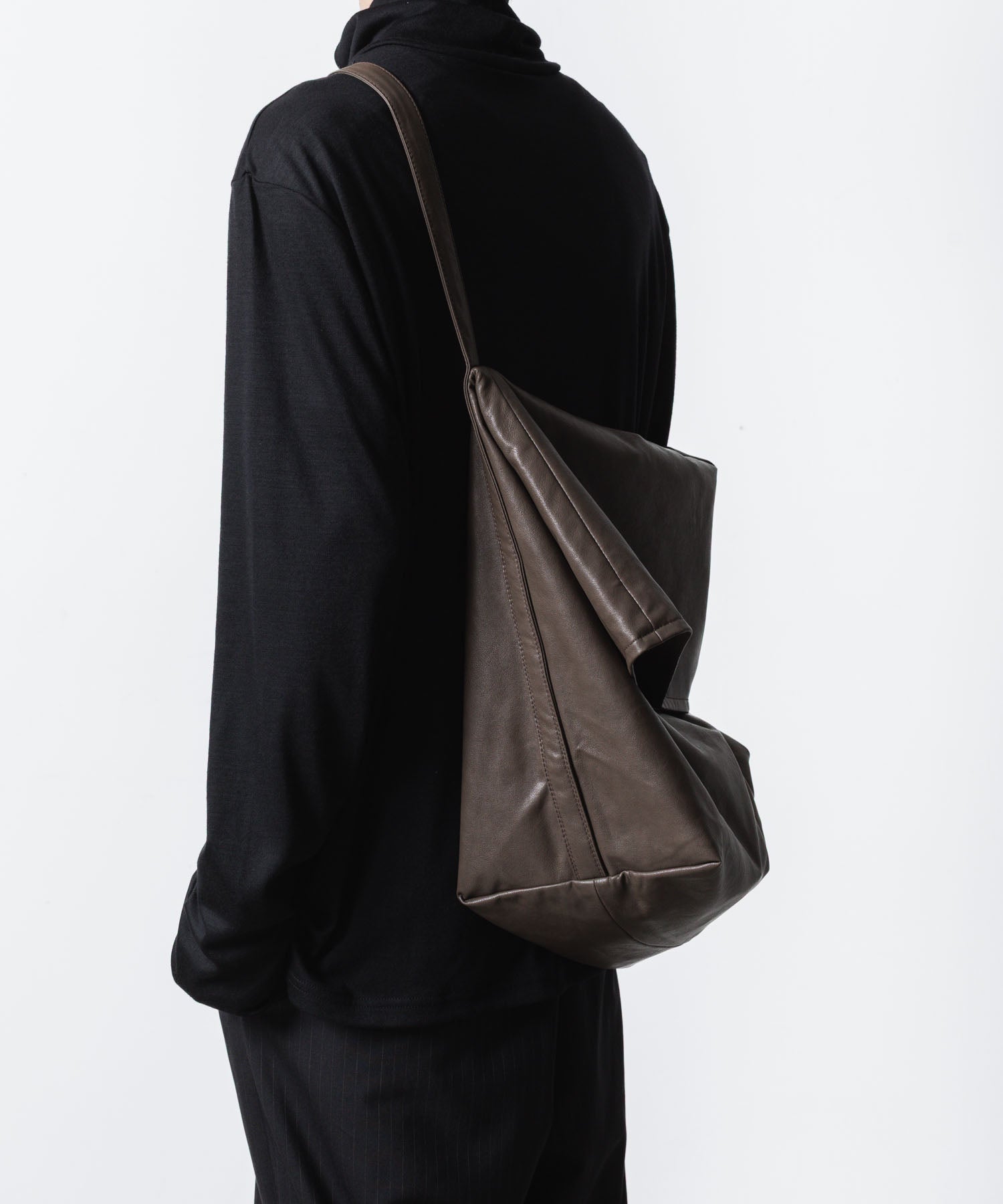 ATTACHMENT アタッチメントのSYNTHETIC LEATHER SHOULDER BAG - D.BROWNの公式通販サイトsession福岡セレクトショップ