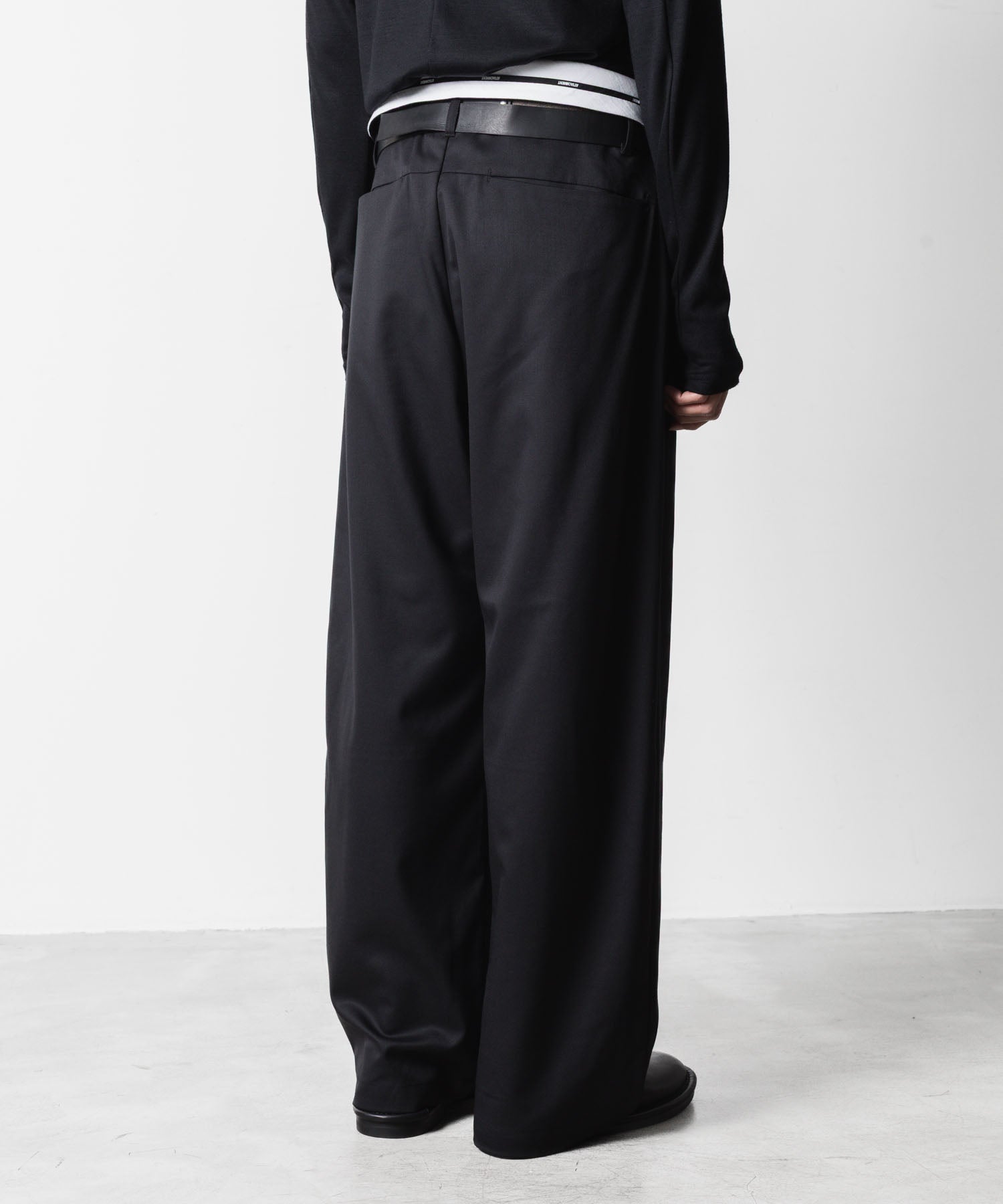 ATTACHMENT アタッチメントのT/W/SI STRETCH GABARDINE FLAP TROUSERS - BLACKの公式通販サイトsession福岡セレクトショップ