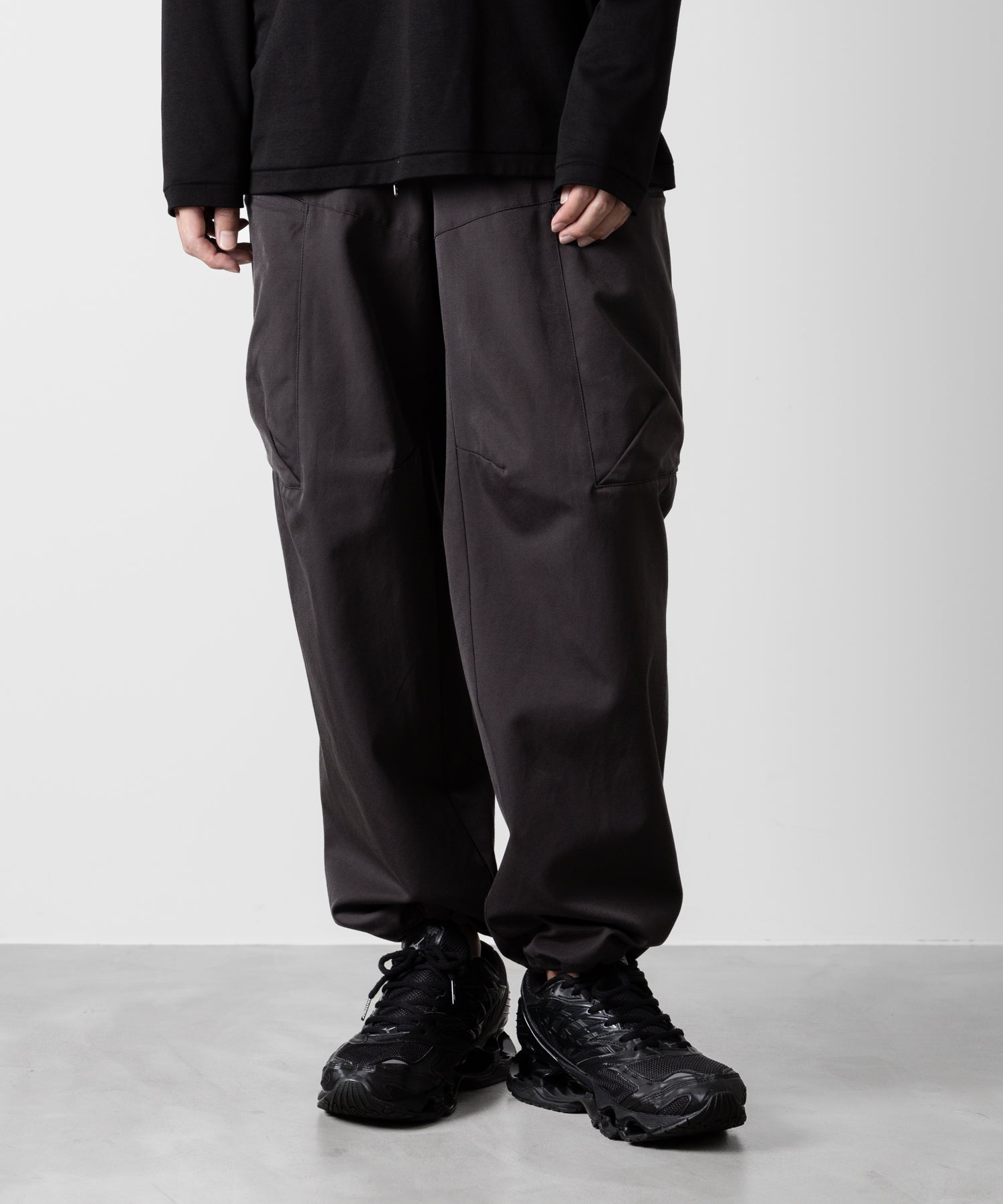 ATTACHMENT アタッチメントのNY/CO TWILL WIDE CARGO TROUSERS - D.GRAY 公式通販サイトsession福岡セレクトショップ