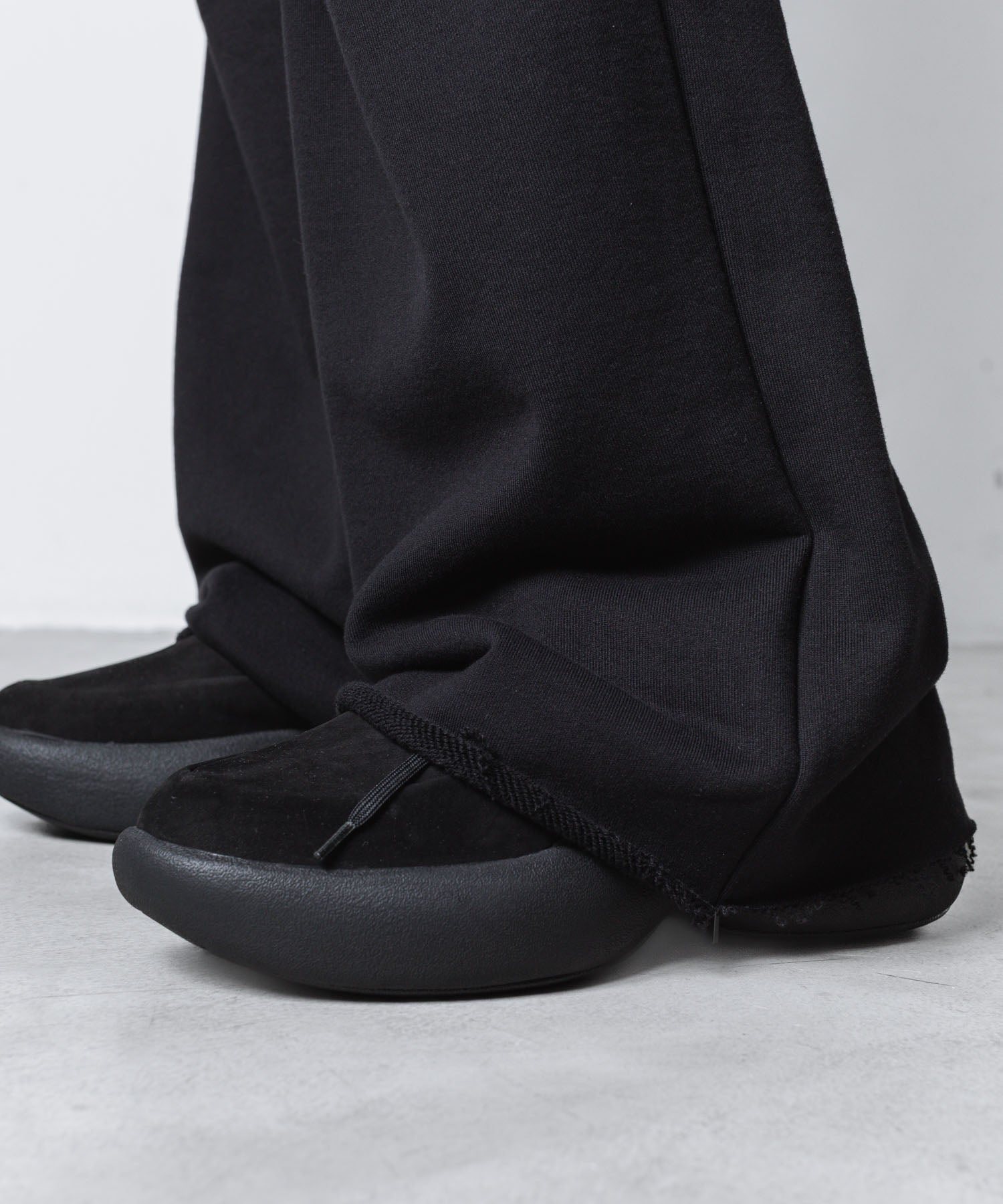 VEIN ヴェインのJUMBERCA TERRY CUT OFF BAGGY TROUSERS - BLACKの公式通販サイトsession福岡セレクトショップ