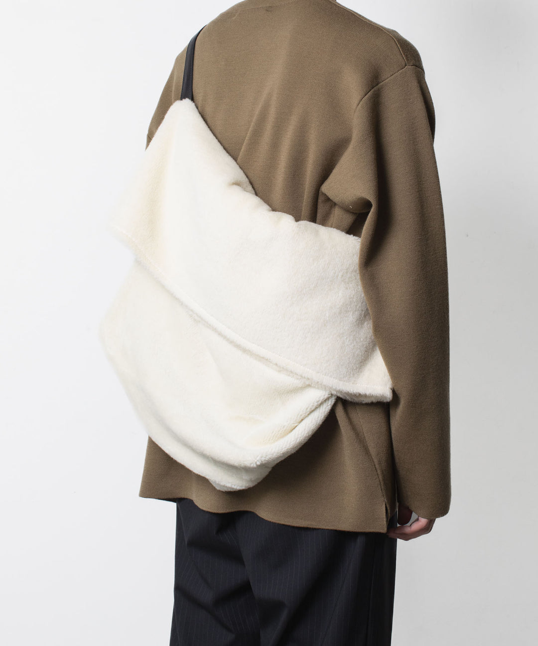ATTACHMENT アタッチメントのWO/ALPACA BOA SHOULDER BAG - OFF WHITEの公式通販サイトsession福岡セレクトショップ