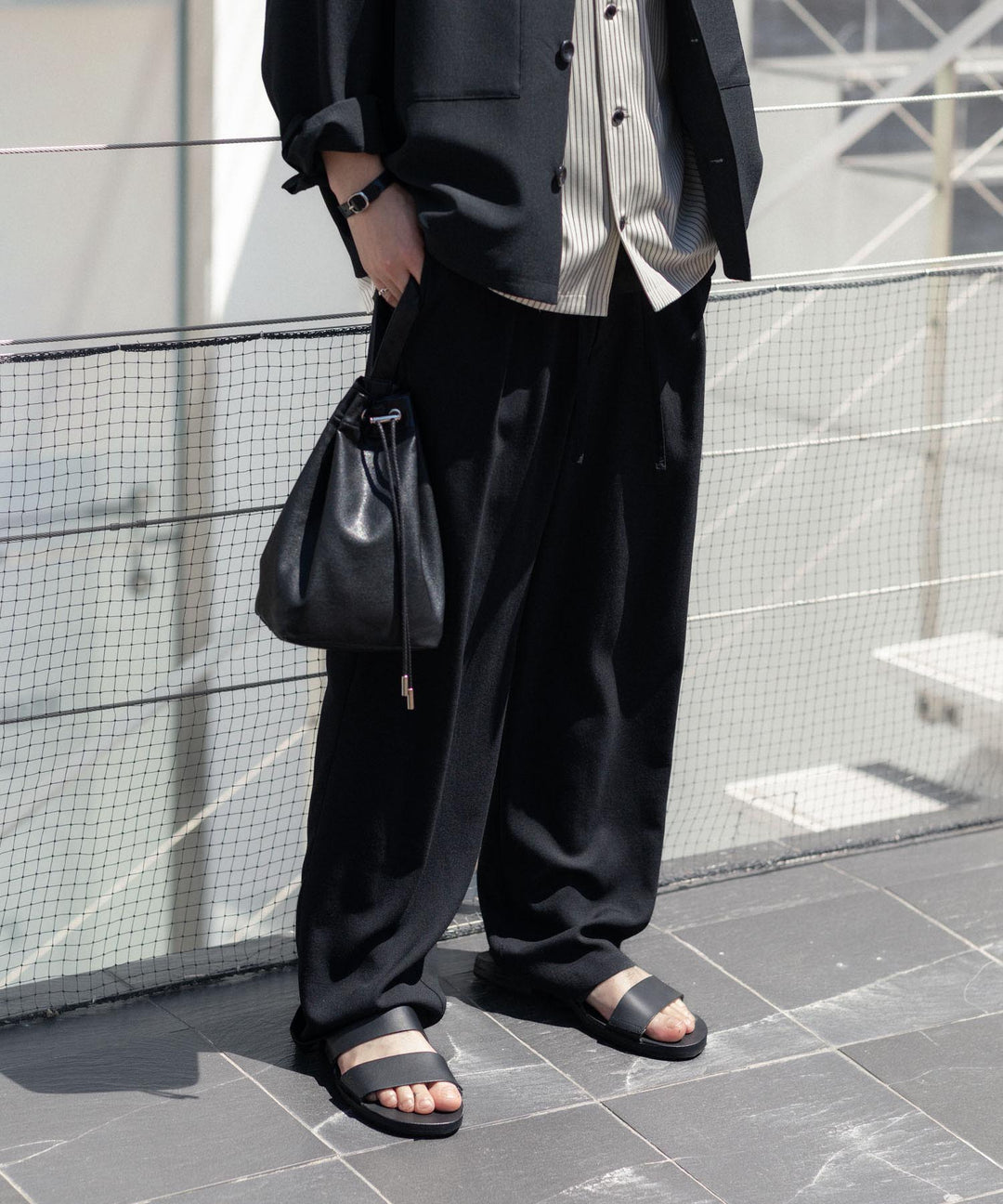ATTACHMENT アタッチメントのSMOOTH LEATHER SLIDE SANDAL - BLACKの公式通販サイトsession福岡セレクトショップ