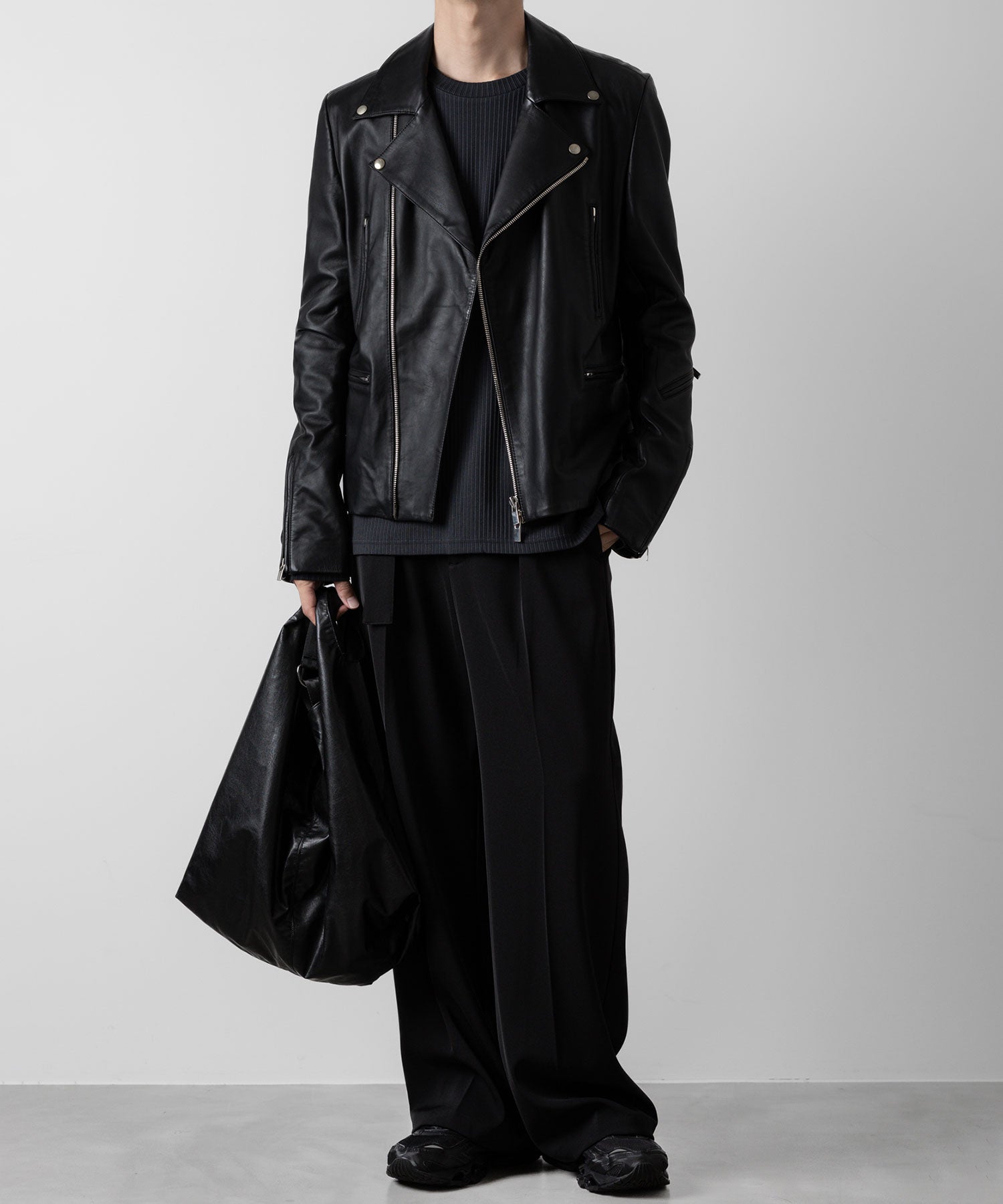 ATTACHMENT アタッチメントのPE STRETCH TWILL BELTED WIDE FIT TROUSERS - BLACKの公式通販サイトsession福岡セレクトショップ