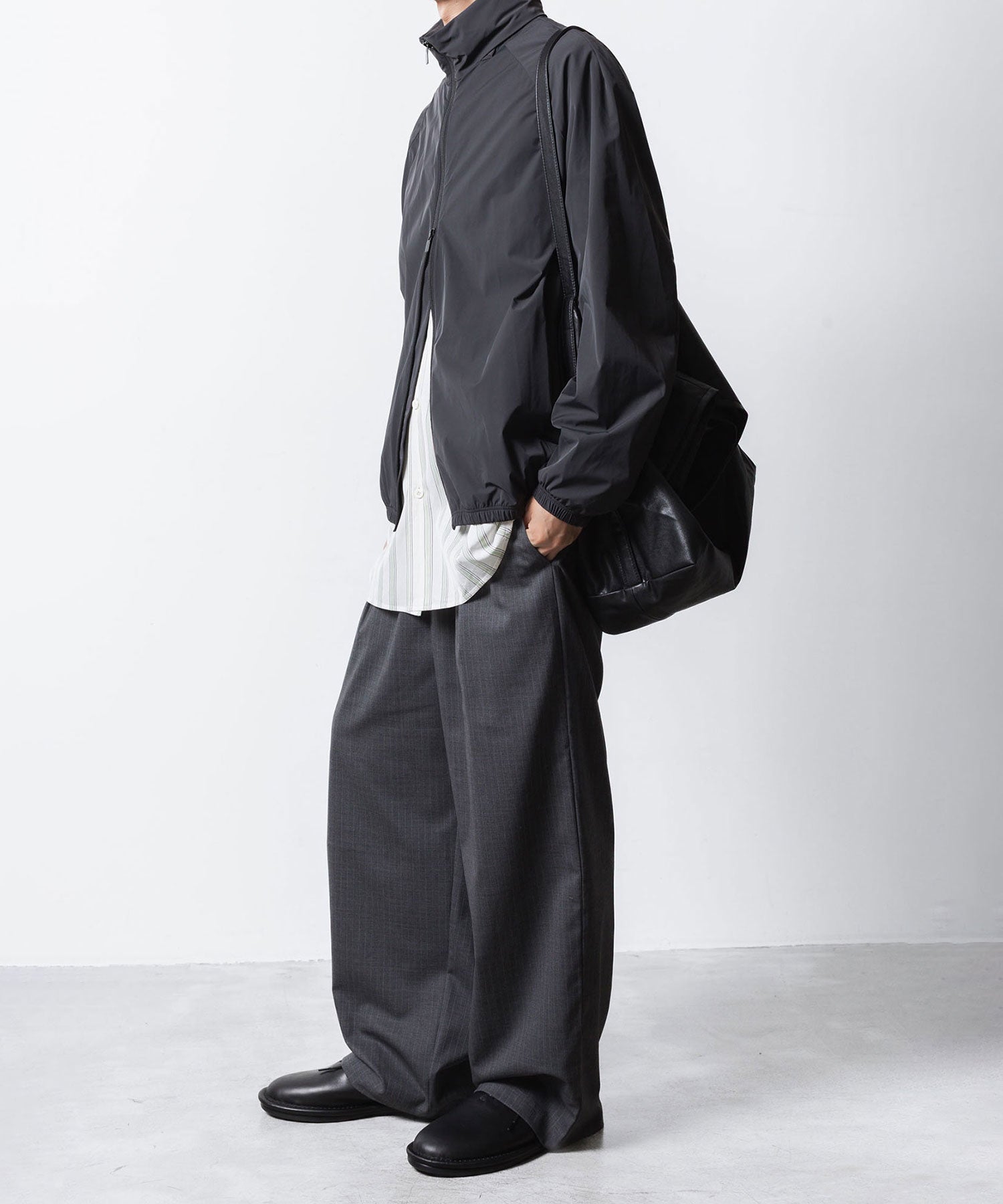 ATTACHMENT アタッチメントのT/W/SI STRETCH GABARDINE FLAP TROUSERS - S.GRAYの公式通販サイトsession福岡セレクトショップ