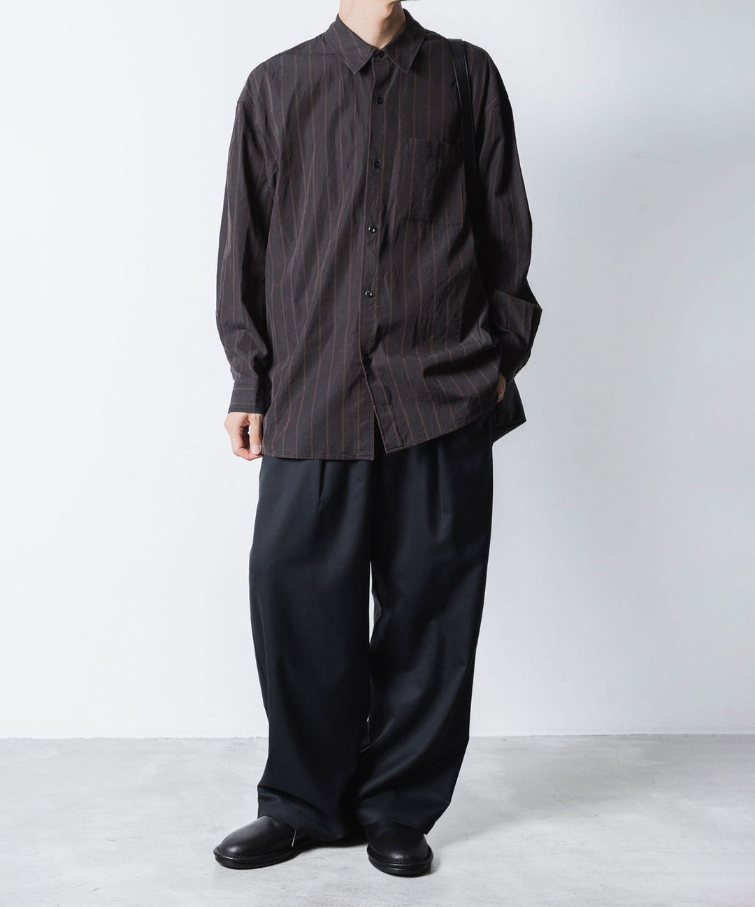 ATTACHMENT アタッチメントのT/W/SI STRETCH GABARDINE FLAP TROUSERS - D.NAVYの公式通販サイトsession福岡セレクトショップ