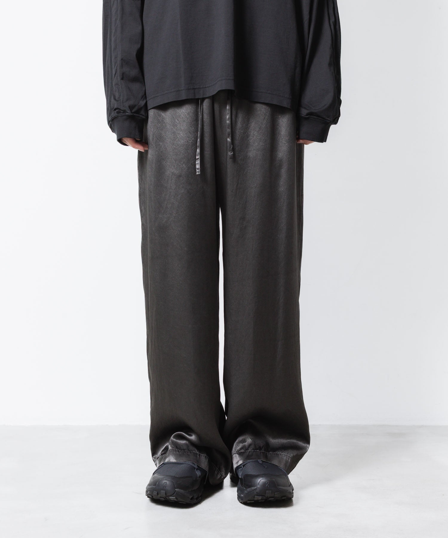 VEIN ヴェインのRY PIGMENT PRINT SATIN EASY WIDE TROUSERS - BLACKの公式通販サイトsession福岡セレクトショップ