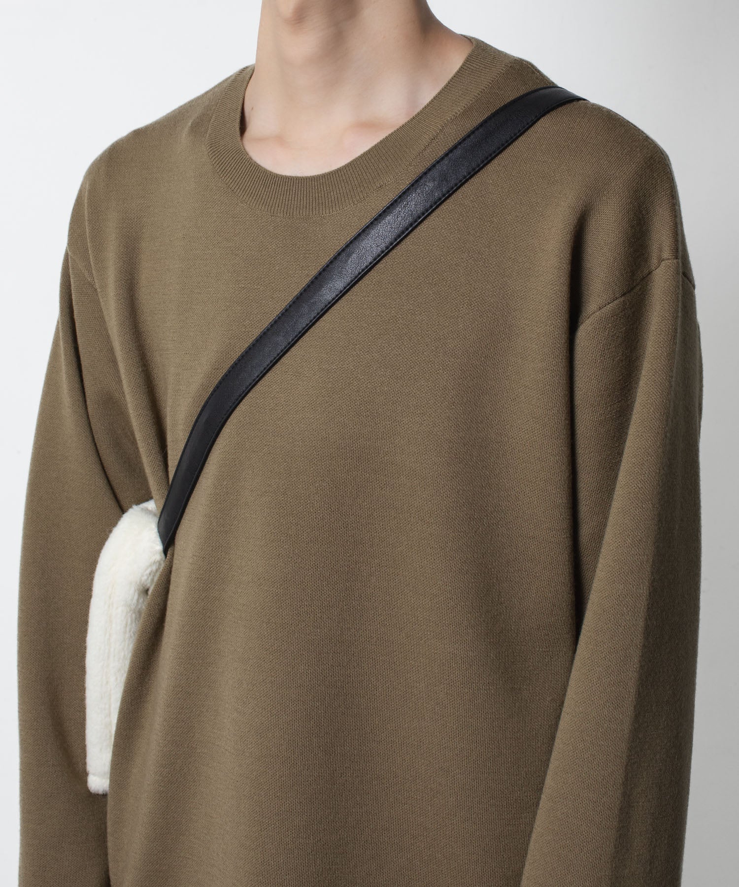 ATTACHMENT アタッチメントのWO/ALPACA BOA SHOULDER BAG - OFF WHITEの公式通販サイトsession福岡セレクトショップ