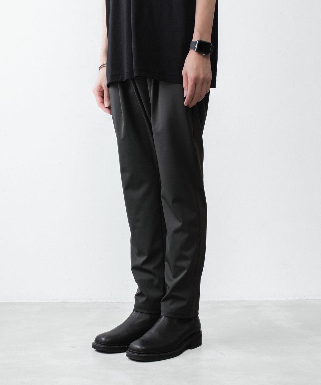 ATTACHMENT / EXCLUSIVE ITEMアタッチメントのLUCA MATTE TWIST REGULAR FIT EASY TROUSERS - D.KHAKIの公式通販サイトsession福岡セレクトショップ