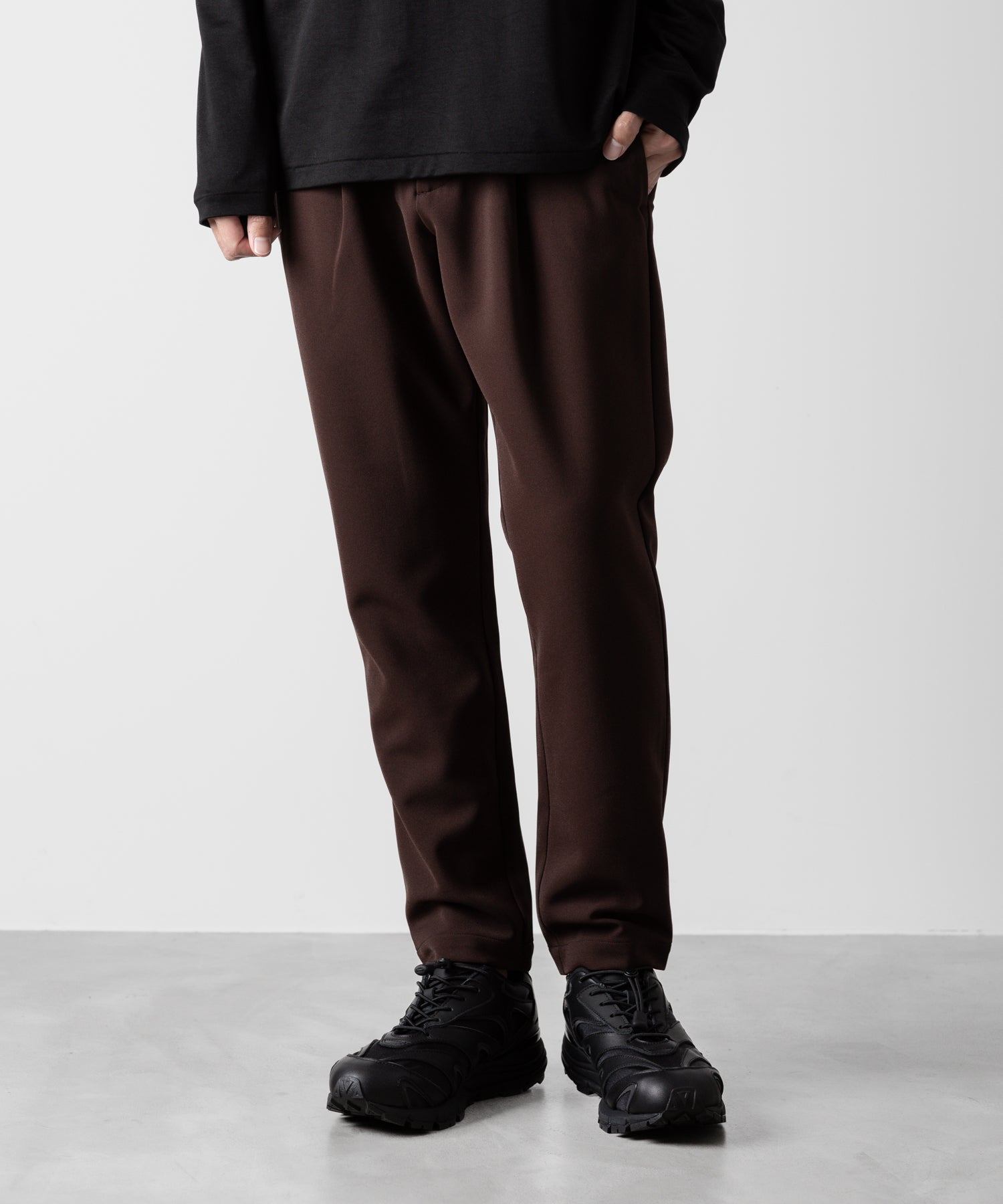 ATTACHMENT アタッチメントのPE STRETCH DOUBLE CLOTH REGULAR FIT EASY TROUSERS - BROWN 公式通販サイトsession福岡セレクトショップ