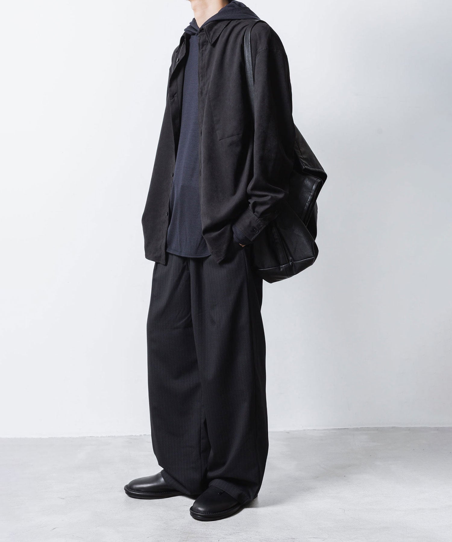 ATTACHMENT アタッチメントのT/W/SI STRETCH GABARDINE FLAP TROUSERS - S.BLACKの公式通販サイトsession福岡セレクトショップ