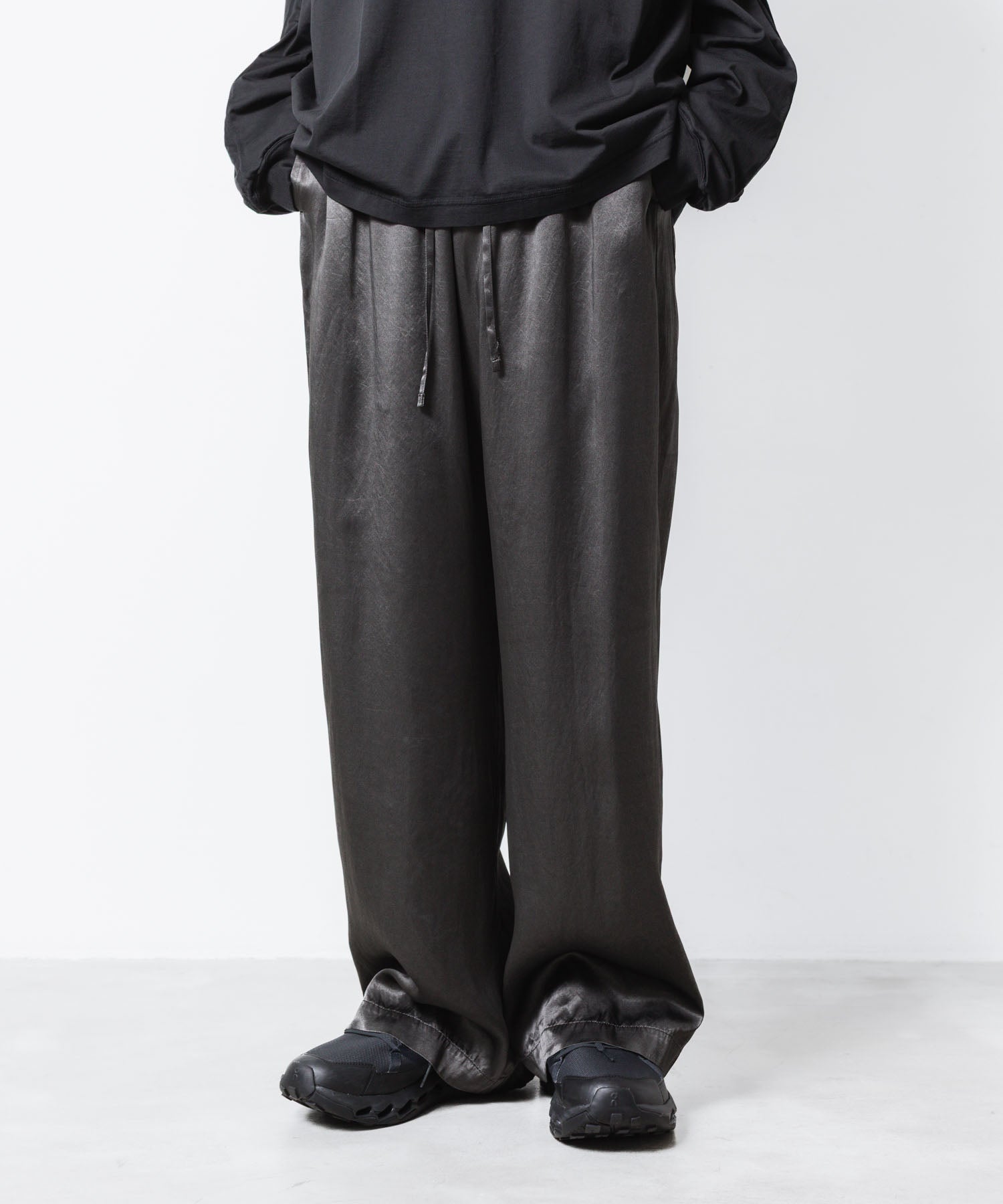 VEIN ヴェインのRY PIGMENT PRINT SATIN EASY WIDE TROUSERS - BLACKの公式通販サイトsession福岡セレクトショップ