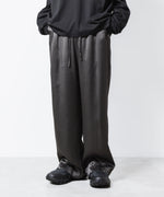 画像をギャラリービューアに読み込む, VEIN ヴェインのRY PIGMENT PRINT SATIN EASY WIDE TROUSERS - BLACKの公式通販サイトsession福岡セレクトショップ
