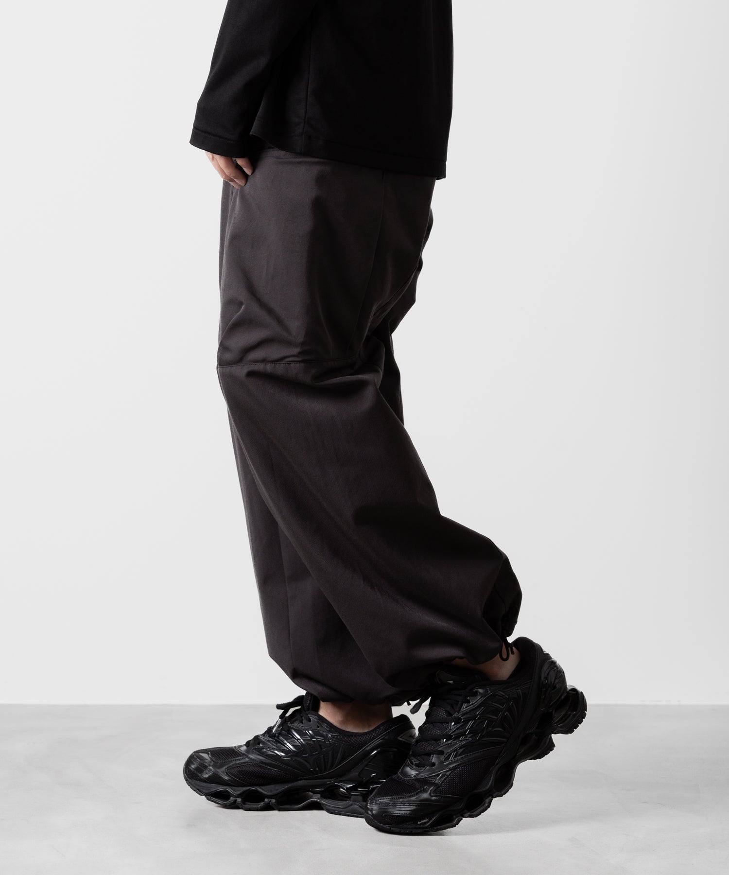 ATTACHMENT アタッチメントのNY/CO TWILL WIDE CARGO TROUSERS - D.GRAY 公式通販サイトsession福岡セレクトショップ