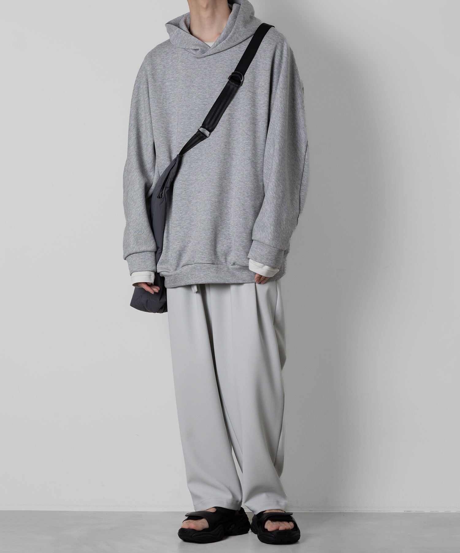 【ATTACHMENT】ATTACHMENT アタッチメントのPE STRECH DOUBLE CLOTH BELTED TAPERD FIT TROUSERS - L.GRAY 公式通販サイトsession福岡セレクトショップ