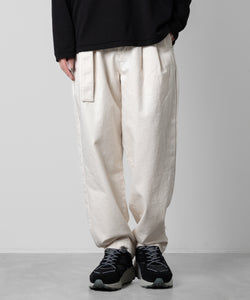 【ATTACHMENT】ATTACHMENT アタッチメントの11oz DENIM BELTED TAPERED FIT TROUSERS - OFF WHITE 公式通販サイトsession福岡セレクトショップ