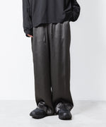 画像をギャラリービューアに読み込む, VEIN ヴェインのRY PIGMENT PRINT SATIN EASY WIDE TROUSERS - BLACKの公式通販サイトsession福岡セレクトショップ
