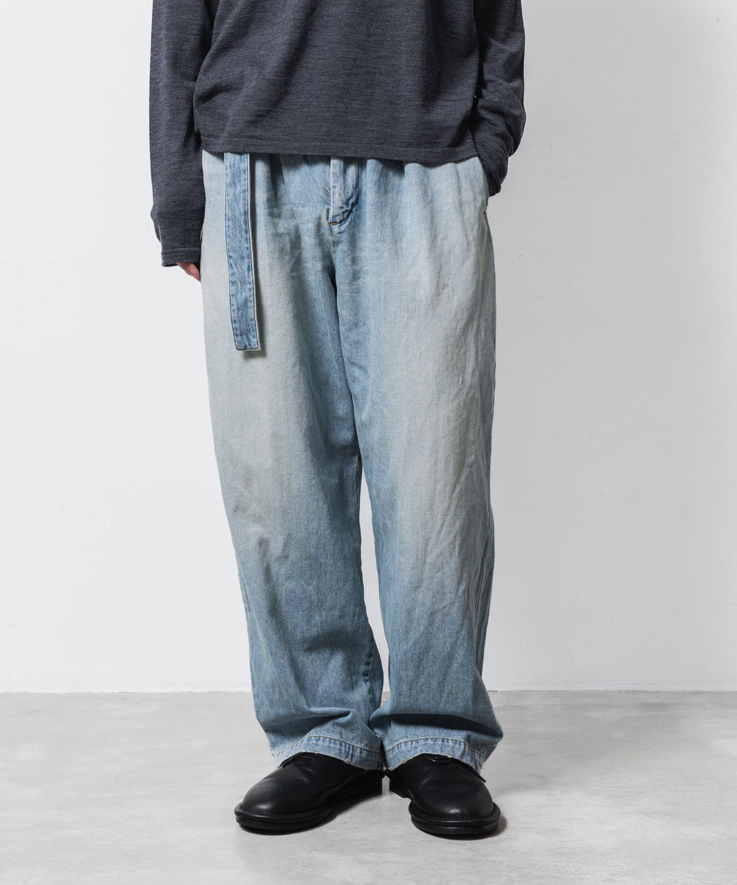 ATTACHMENT / EXCLUSIVE ITEMアタッチメントの11oz DENIM 1TUCK BELTED PANTS  - L.NAVYの公式通販サイトsession福岡セレクトショップ