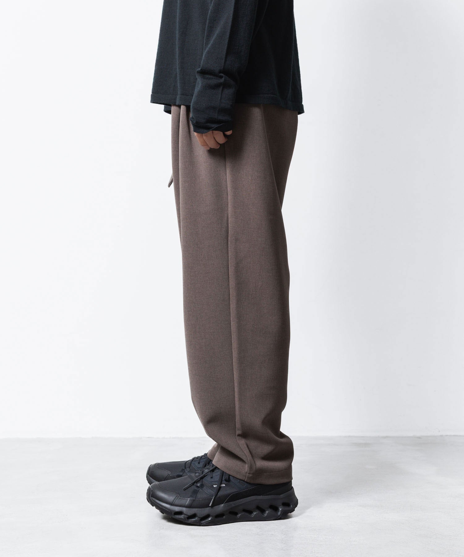 ATTACHMENT アタッチメントのPE STRETCH DOUBLE CLOTH BELTED WIDE TAPERD TROUSERS - D.KH GRAYの公式通販サイトsession福岡セレクトショップ