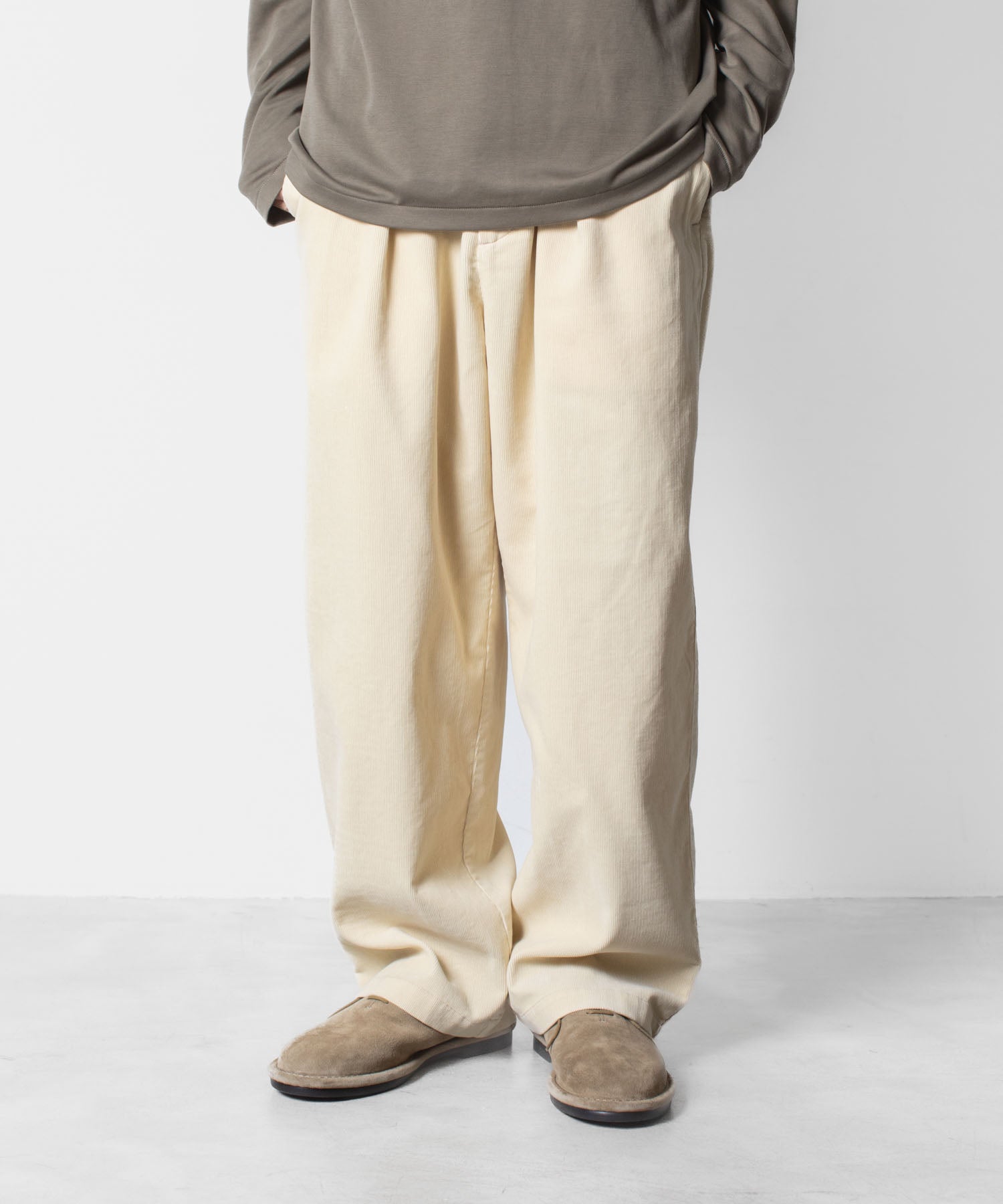 ATTACHMENT アタッチメントのFINX CO CORDUROY 1TUCK WIDE TROUSERS - OFF WHITEの公式通販サイトsession福岡セレクトショップ
