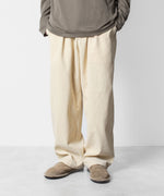 画像をギャラリービューアに読み込む, ATTACHMENT アタッチメントのFINX CO CORDUROY 1TUCK WIDE TROUSERS - OFF WHITEの公式通販サイトsession福岡セレクトショップ
