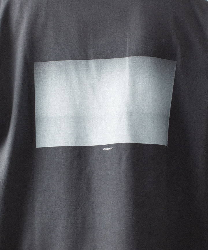 ATTACHMENT アタッチメントの100//3　JERSEY PHOTO PRINT S/S TEE - GRAYの公式通販サイトsession福岡セレクトショップ