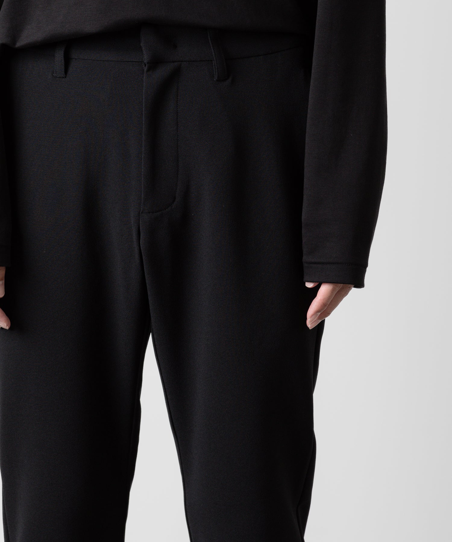 ATTACHMENT アタッチメントのPE STRETCH DOUBLE CLOTH NARROW TROUSERS - BLACK 公式通販サイトsession福岡セレクトショップ