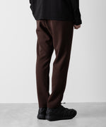 画像をギャラリービューアに読み込む, 【 ATTACHMENT 】PE STRETCH DOUBLE CLOTH REGULAR FIT EASY TROUSERS - BROWN
