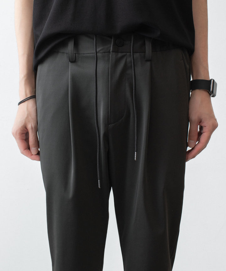 ATTACHMENT / EXCLUSIVE ITEMアタッチメントのLUCA MATTE TWIST REGULAR FIT EASY TROUSERS - D.KHAKIの公式通販サイトsession福岡セレクトショップ