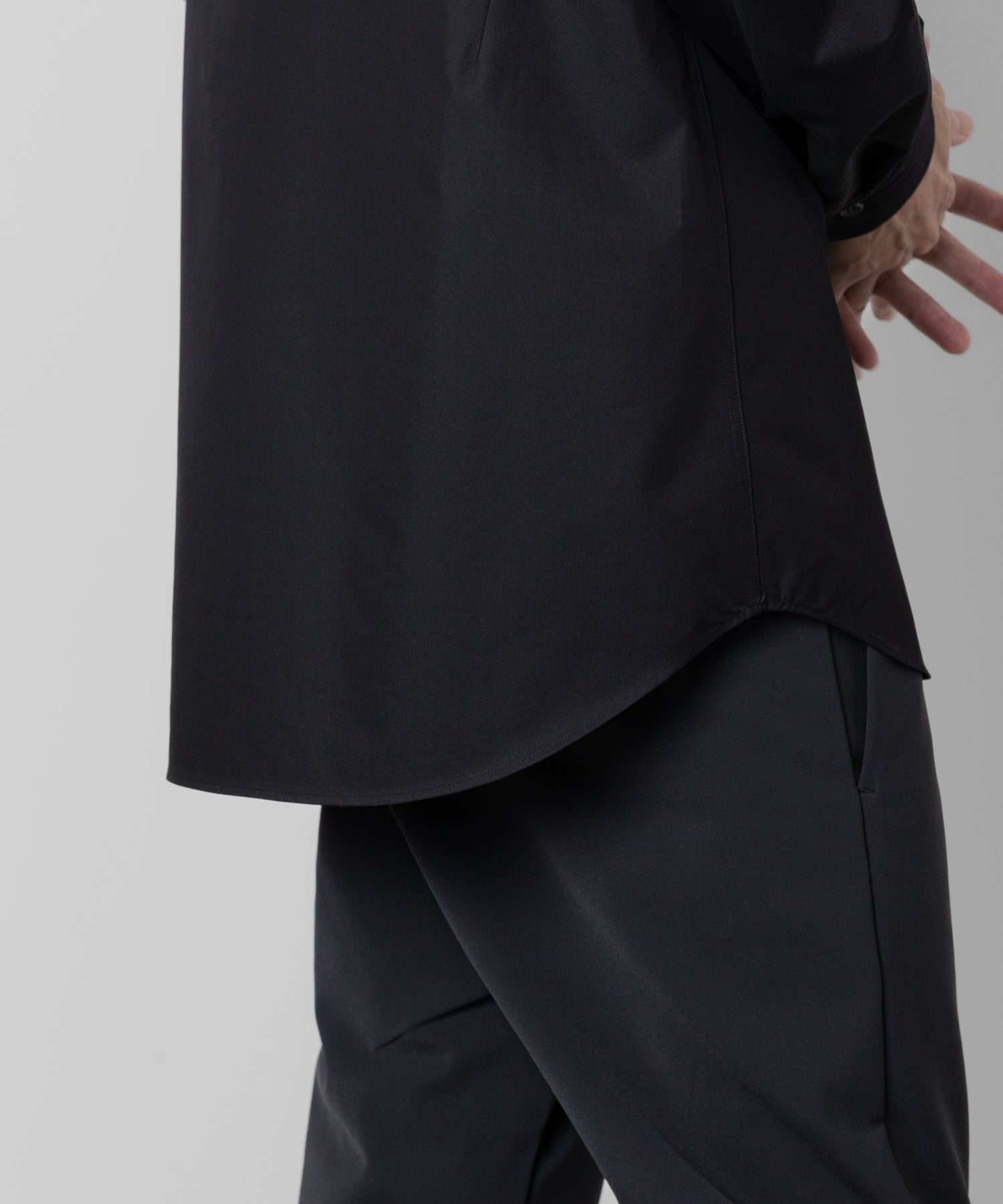 ATTACHMENT(アタッチメント)のCO/PE STRETCH TWILL DRESS SHIRT のBLACK