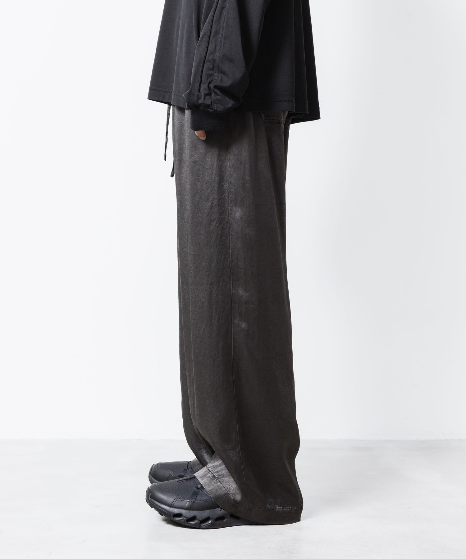 VEIN ヴェインのRY PIGMENT PRINT SATIN EASY WIDE TROUSERS - BLACKの公式通販サイトsession福岡セレクトショップ