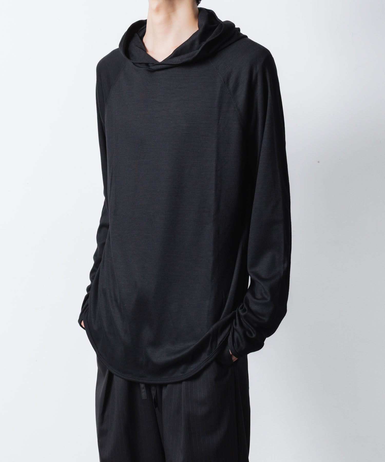 ATTACHMENT アタッチメントの1/60 WOOL SMOOTH HOODED PULLOVER - BLACKの公式通販サイトsession福岡セレクトショップ
