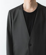 画像をギャラリービューアに読み込む, ATTACHMENT / EXCLUSIVE ITEMアタッチメントのLUCA MATTE TWIST COLLARLESS JKT - D.KHAKIの公式通販サイトsession福岡セレクトショップ

