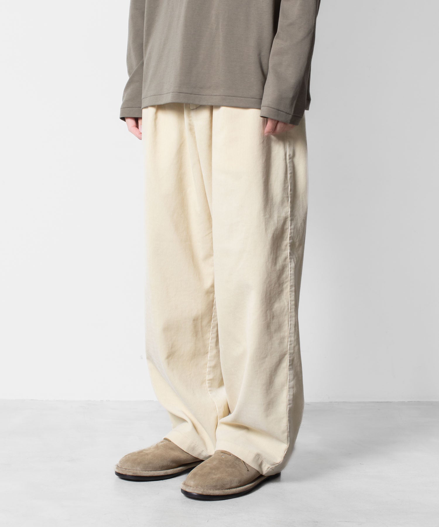 ATTACHMENT アタッチメントのFINX CO CORDUROY 1TUCK WIDE TROUSERS - OFF WHITEの公式通販サイトsession福岡セレクトショップ
