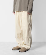 画像をギャラリービューアに読み込む, ATTACHMENT アタッチメントのFINX CO CORDUROY 1TUCK WIDE TROUSERS - OFF WHITEの公式通販サイトsession福岡セレクトショップ
