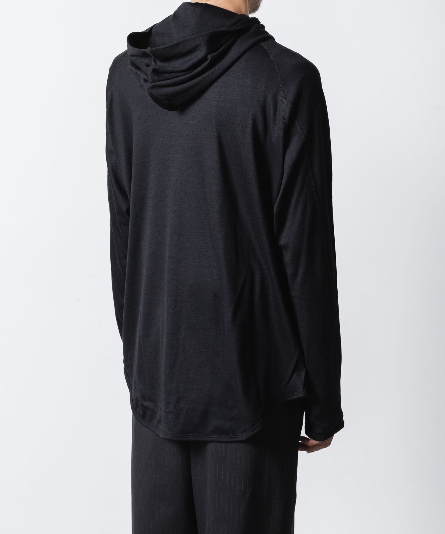 ATTACHMENT アタッチメントの1/60 WOOL SMOOTH HOODED PULLOVER - BLACKの公式通販サイトsession福岡セレクトショップ