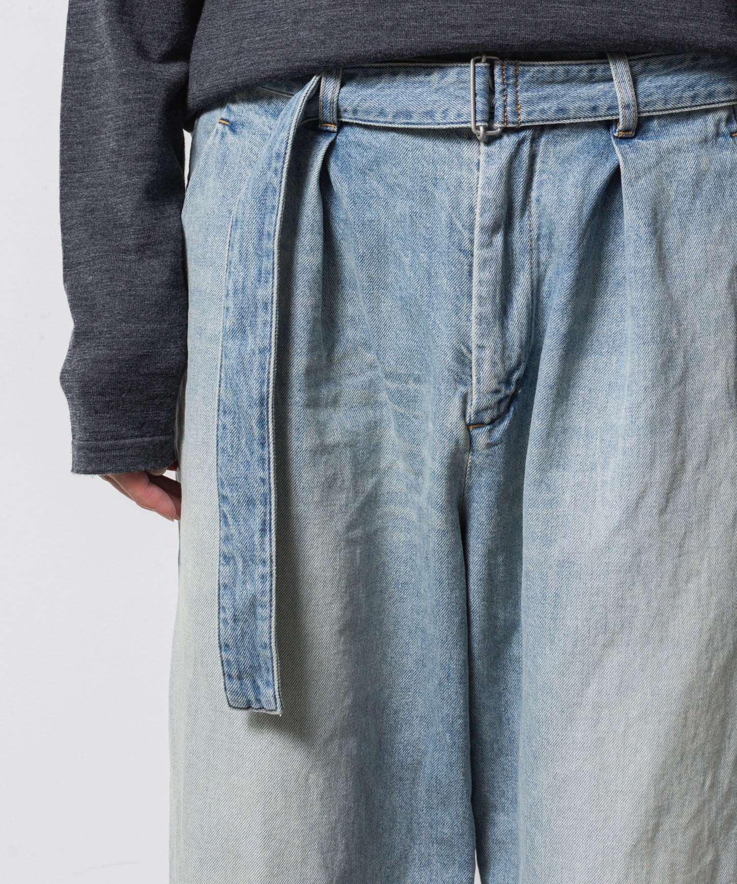 ATTACHMENT / EXCLUSIVE ITEMアタッチメントの11oz DENIM 1TUCK BELTED PANTS  - L.NAVYの公式通販サイトsession福岡セレクトショップ