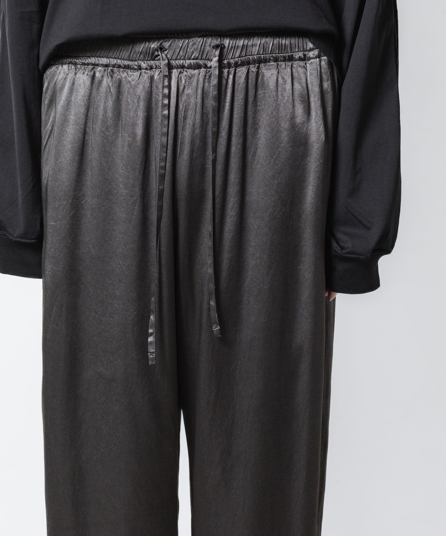 VEIN ヴェインのRY PIGMENT PRINT SATIN EASY WIDE TROUSERS - BLACKの公式通販サイトsession福岡セレクトショップ