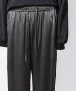 画像をギャラリービューアに読み込む, VEIN ヴェインのRY PIGMENT PRINT SATIN EASY WIDE TROUSERS - BLACKの公式通販サイトsession福岡セレクトショップ
