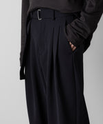 画像をギャラリービューアに読み込む, ATTACHMENT アタッチメントのPE STRETCH DOUBLE CLOTH BELTED TAPERED FIT TROUSERS - NAVY 公式通販サイトsession福岡セレクトショップ
