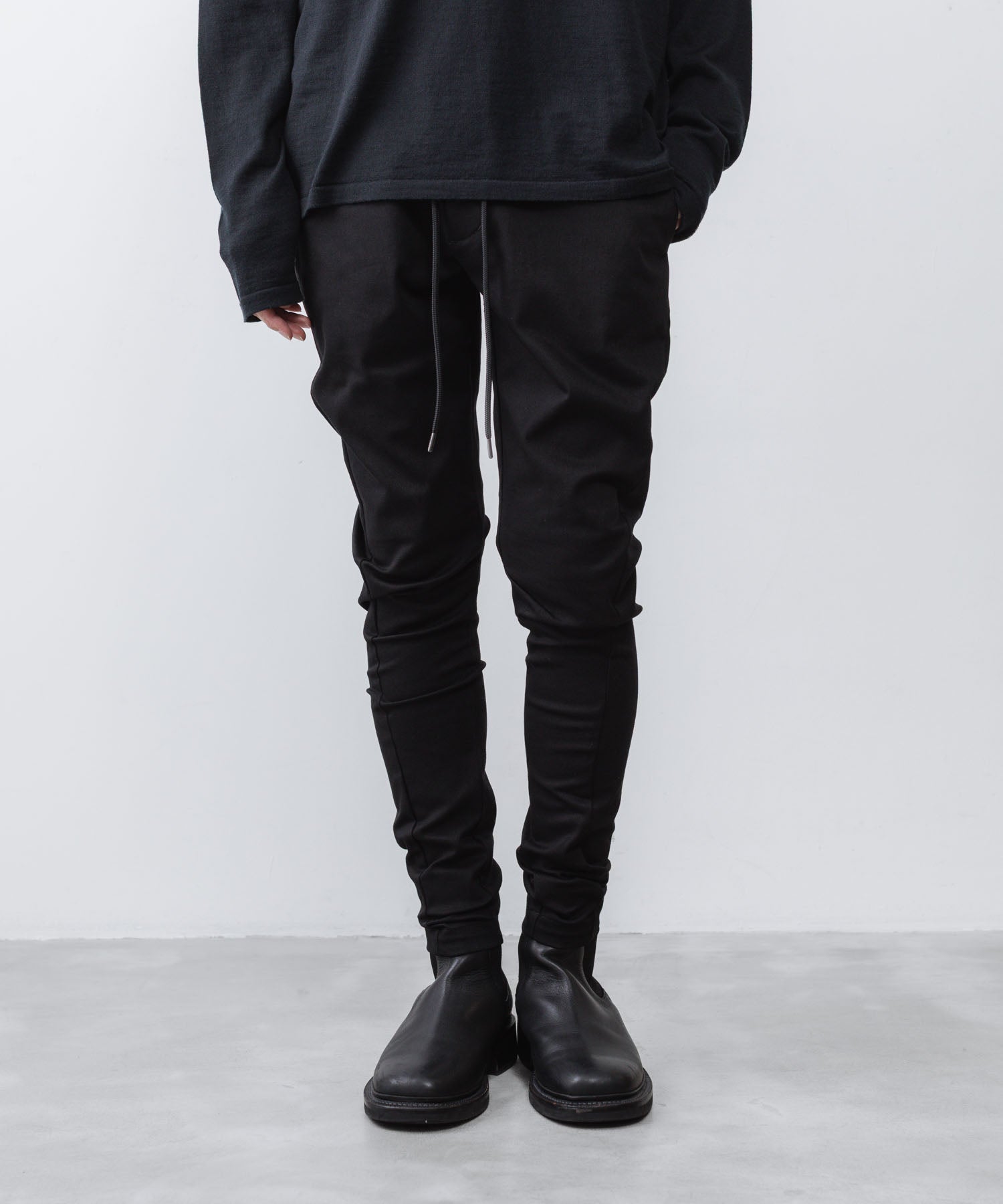 ATTACHMENT / EXCLUSIVE ITEMアタッチメントのRUBBER STRETCH TWILL THREE DIMENSIONAL PANTS - BLACKの公式通販サイトsession福岡セレクトショップ