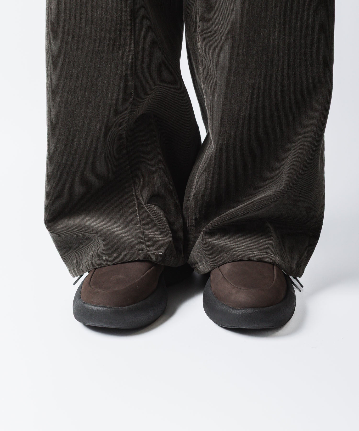 VEIN ヴェインのCOW LEATHER NUBUCK OVAL SOLE  TRAINER - BROWNの公式通販サイトsession福岡セレクトショップ