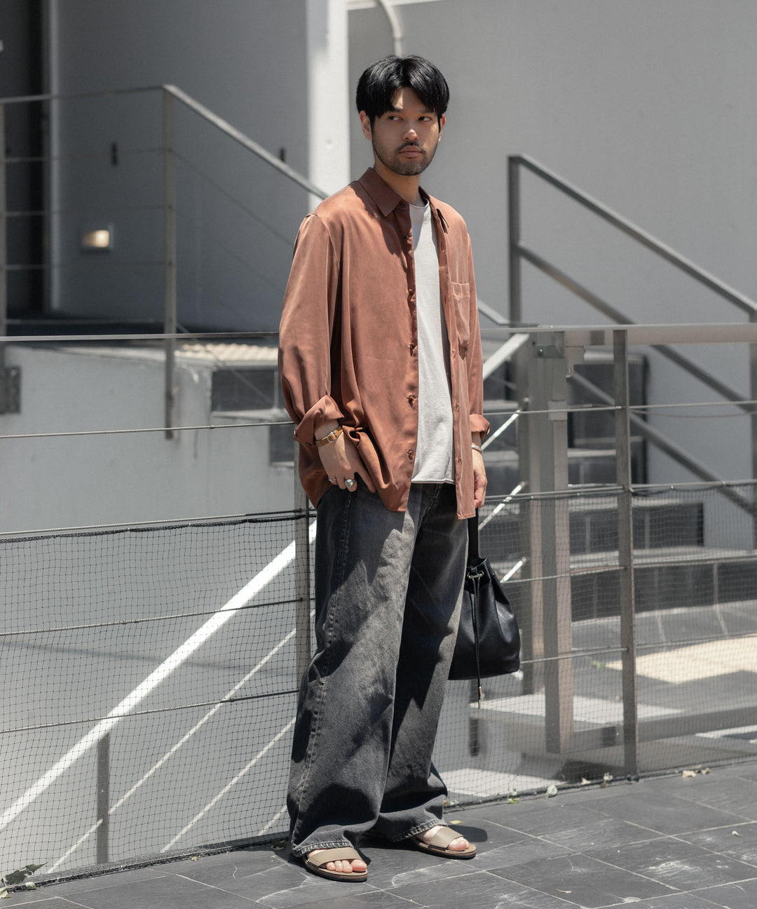 ATTACHMENT アタッチメントのSMOOTH LEATHER SLIDE SANDAL - KHAKI GRAYの公式通販サイトsession福岡セレクトショップ