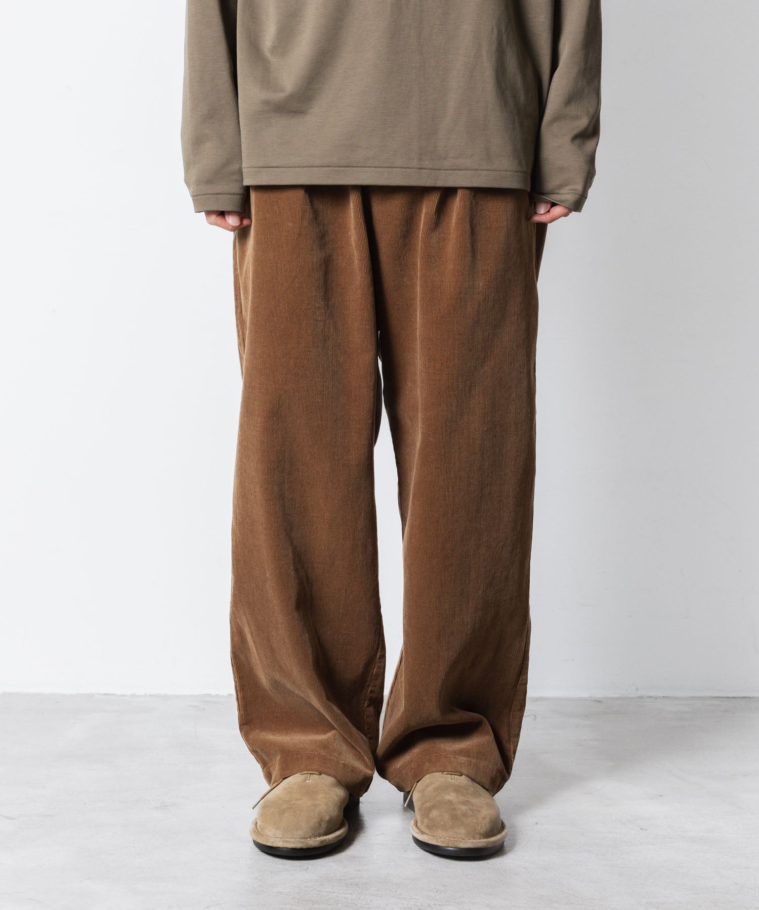 ATTACHMENT アタッチメントのFINX CO CORDUROY 1TUCK WIDE TROUSERS - CAMELの公式通販サイトsession福岡セレクトショップ