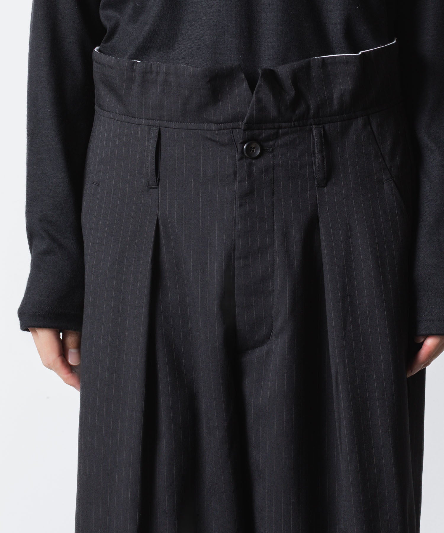 ATTACHMENT アタッチメントのT/W/SI STRETCH GABARDINE FLAP TROUSERS - S.BLACKの公式通販サイトsession福岡セレクトショップ
