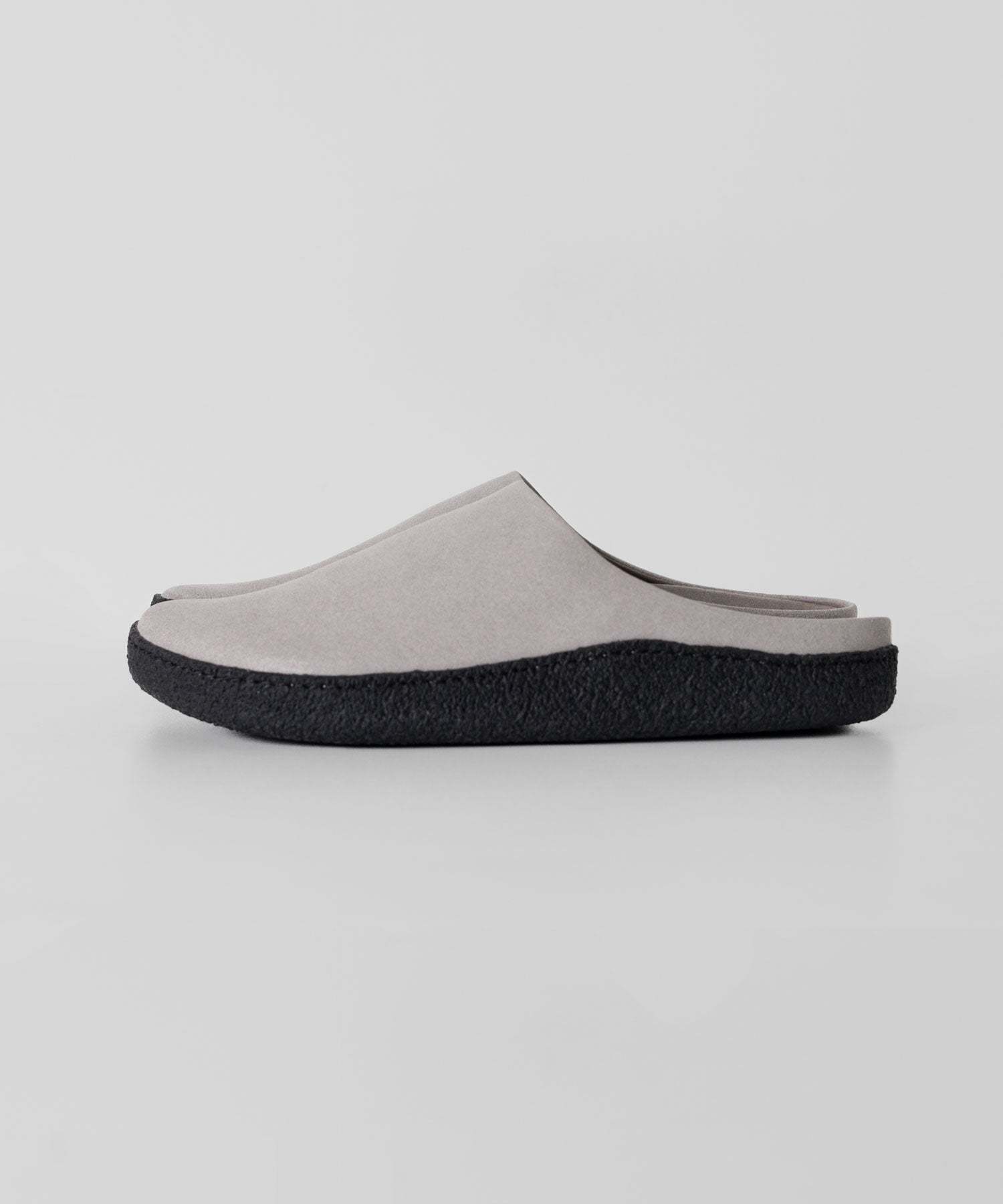 【ATTACHMENT】ATTACHMENT アタッチメントのSYNTHETIC SUEDE LEATHER MULE - L.GRAY 公式通販サイトsession福岡セレクトショップ