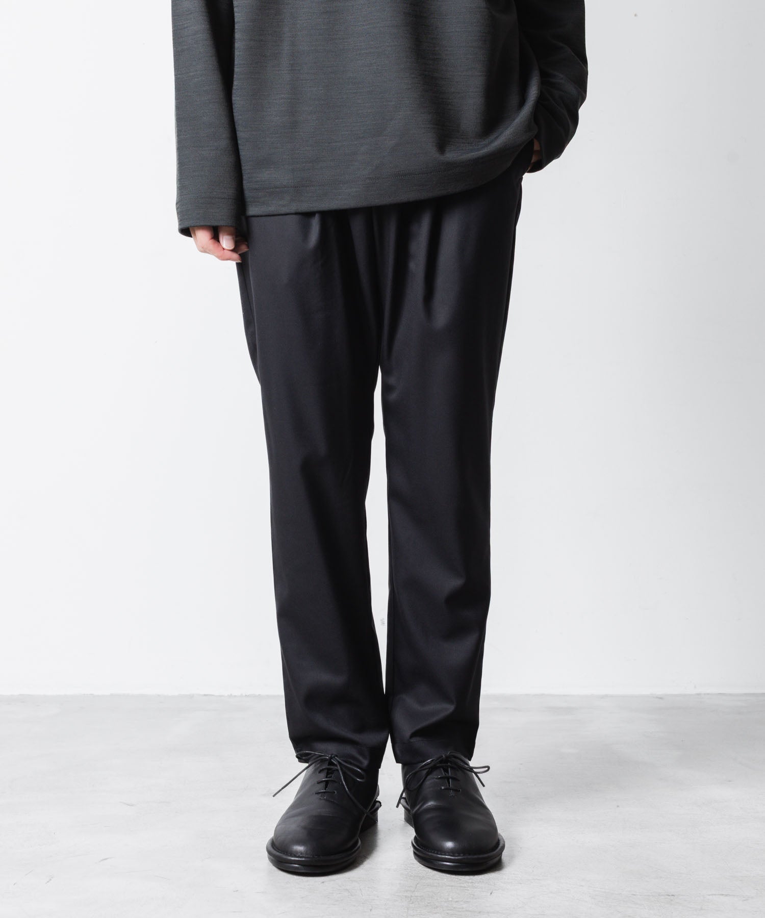 ATTACHMENT アタッチメントのT/W/SI STRETCH GABARDINE REGULAR FIT EASY TROUSERS - BLACKの公式通販サイトsession福岡セレクトショップ