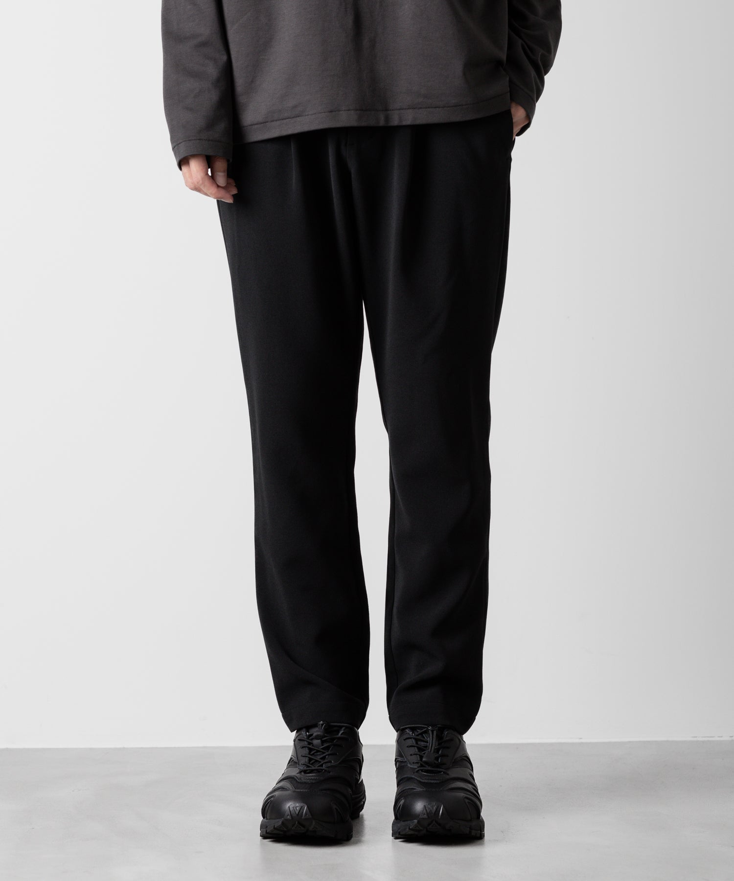 ATTACHMENT アタッチメントのPE STRETCH DOUBLE CLOTH REGULAR FIT EASY TROUSERS - BLACK 公式通販サイトsession福岡セレクトショップ