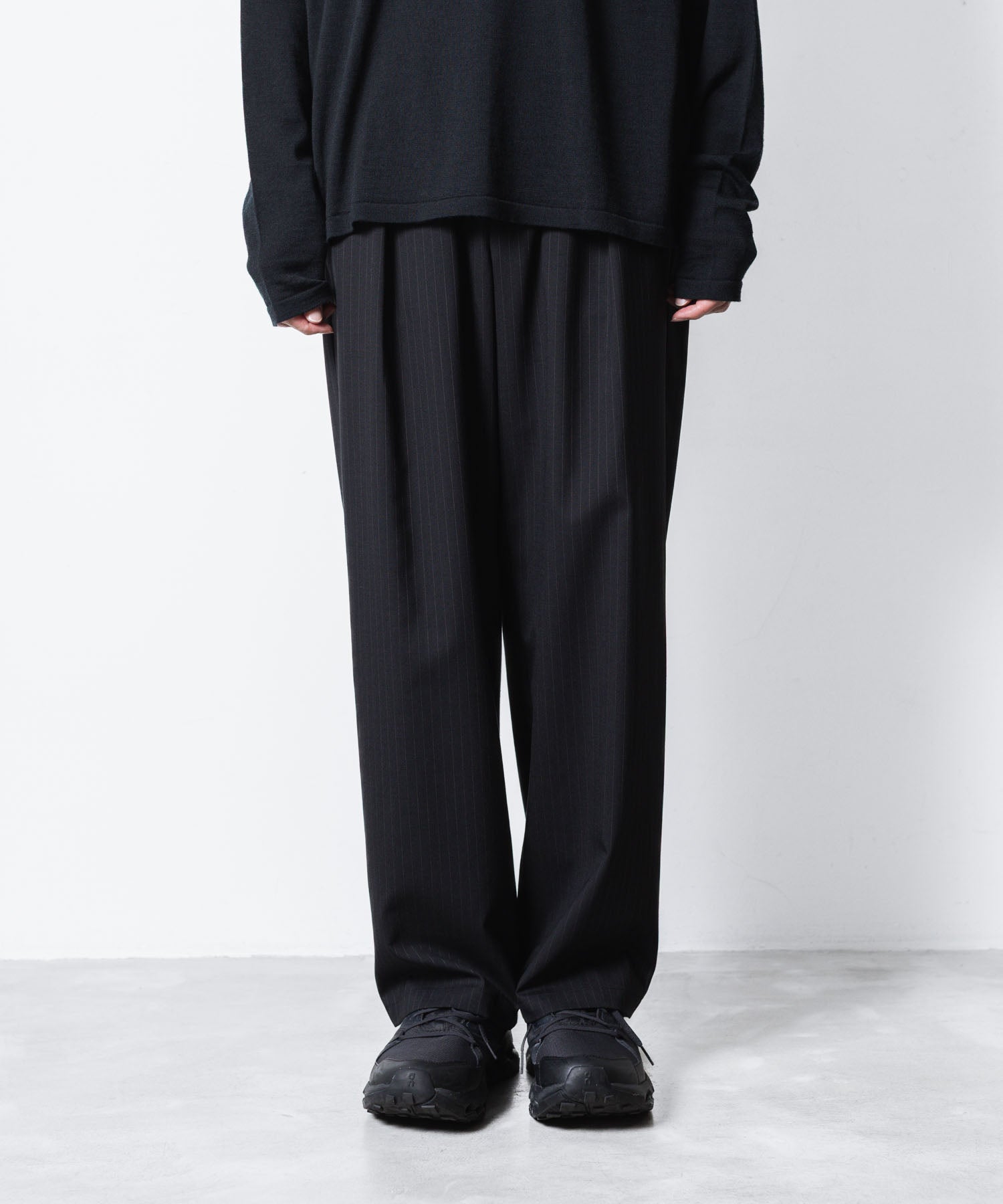 ATTACHMENT アタッチメントのT/W/SI STRETCH GABARDINE 1TUCK EASY TROUSERS - S.BLACKの公式通販サイトsession福岡セレクトショップ